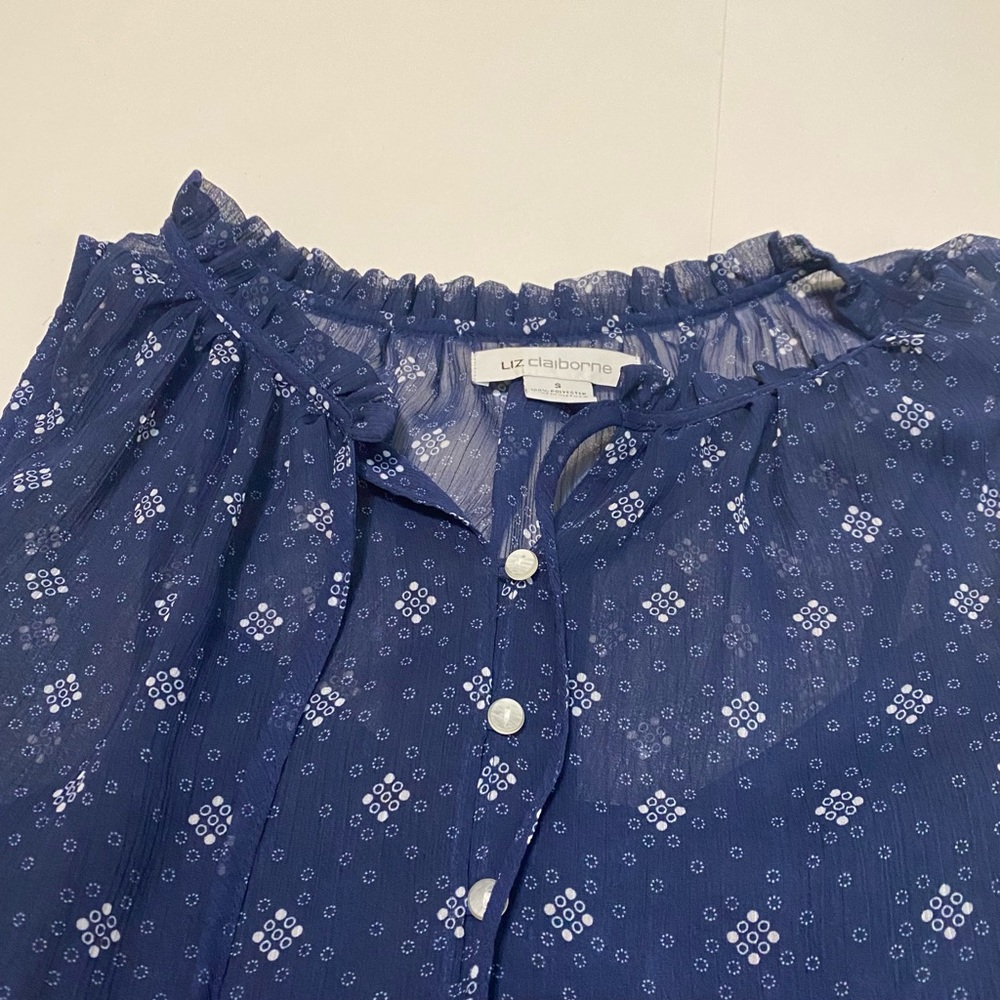 ⭐️ Liz Claiborne top. Blue and white, size small - Picture 2 of 7